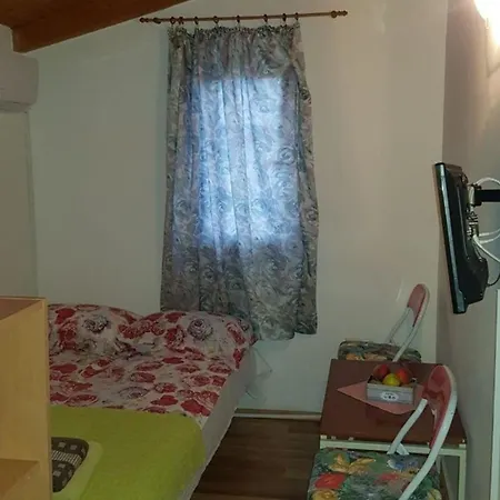 Gaestezimmer Fuer 2 Personen Ca 12 Qm In Tar-vabriga, Istrien Istrische Riviera *